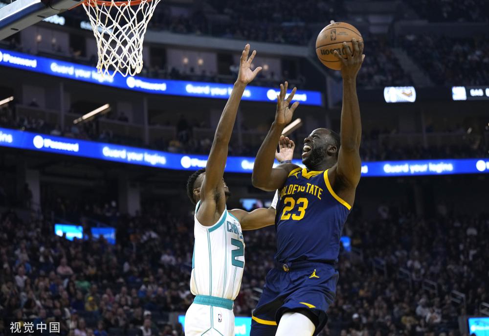 也强调了她 也强调了她